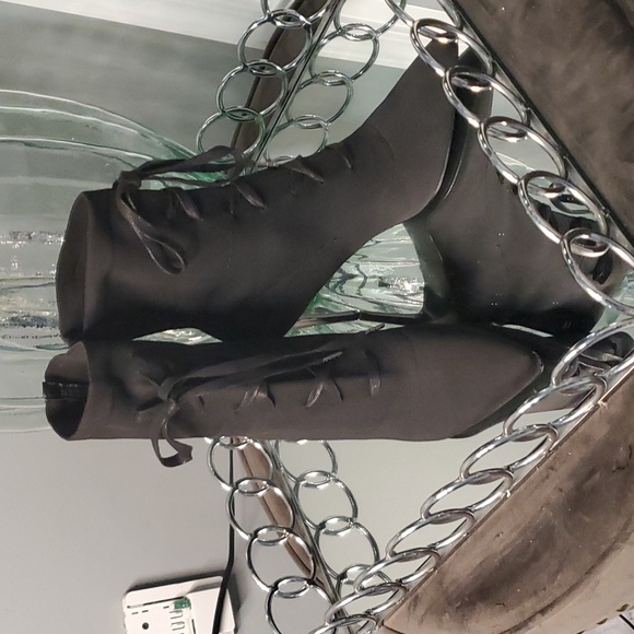 NWOT KENDALL AND KYLIE BOOTS - Picture 1 of 8